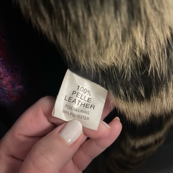 Leather coat trimmed in fox fur - Picture 12 of 12